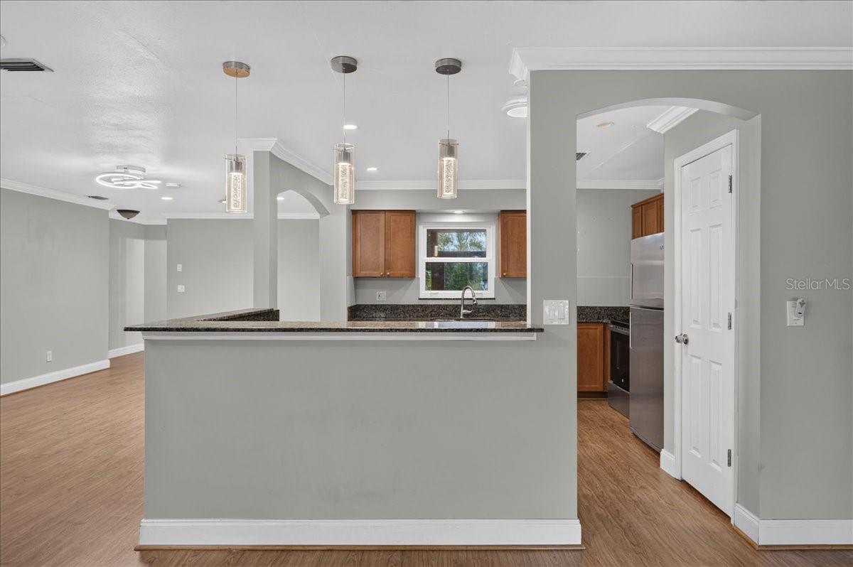 1221 E LIME ST — photo 9