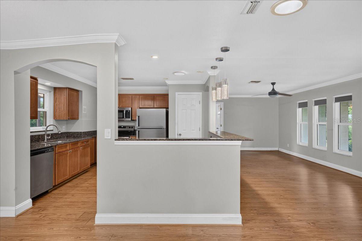 1221 E LIME ST — photo 10