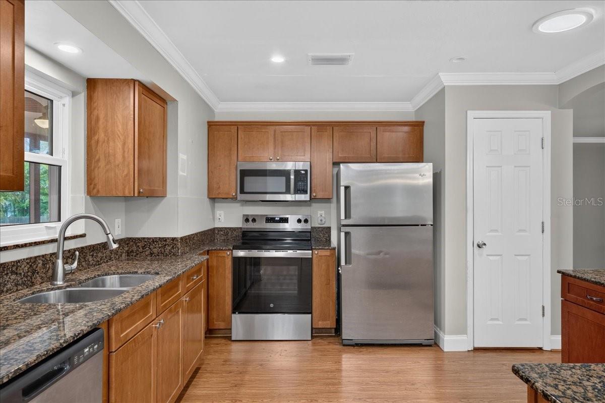 1221 E LIME ST — photo 11