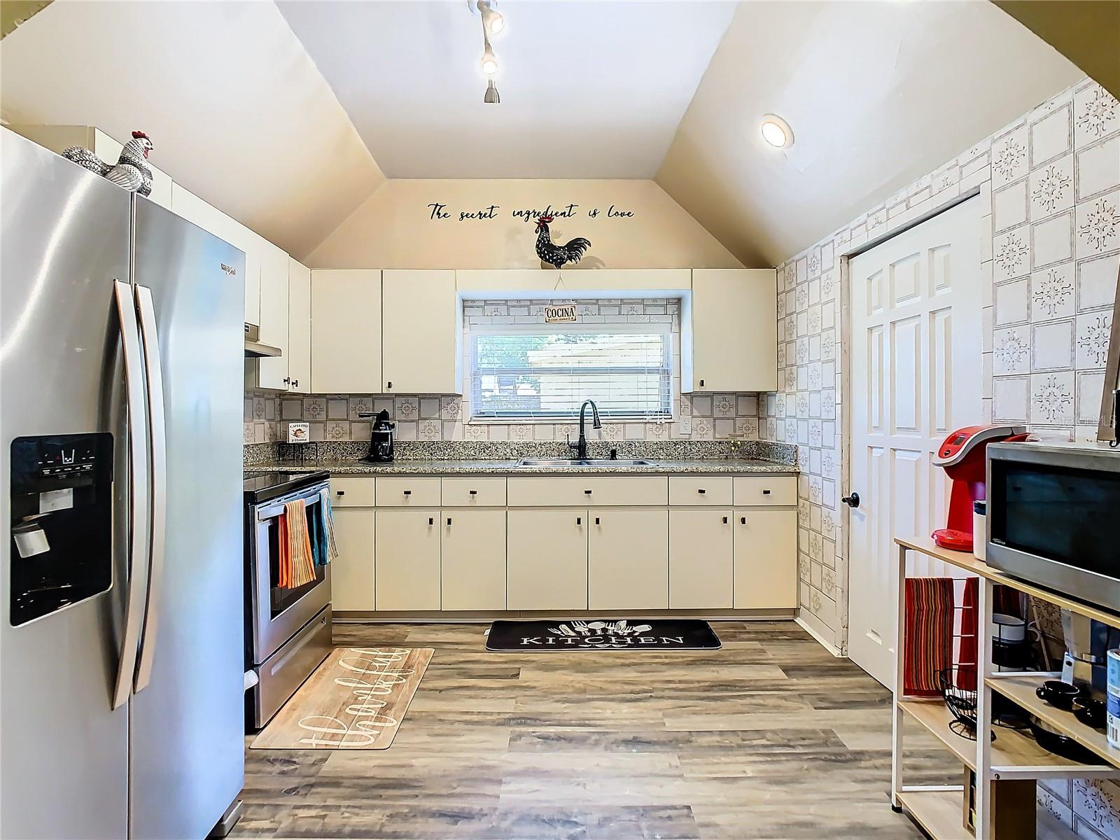 3321 W AILEEN ST — photo 15