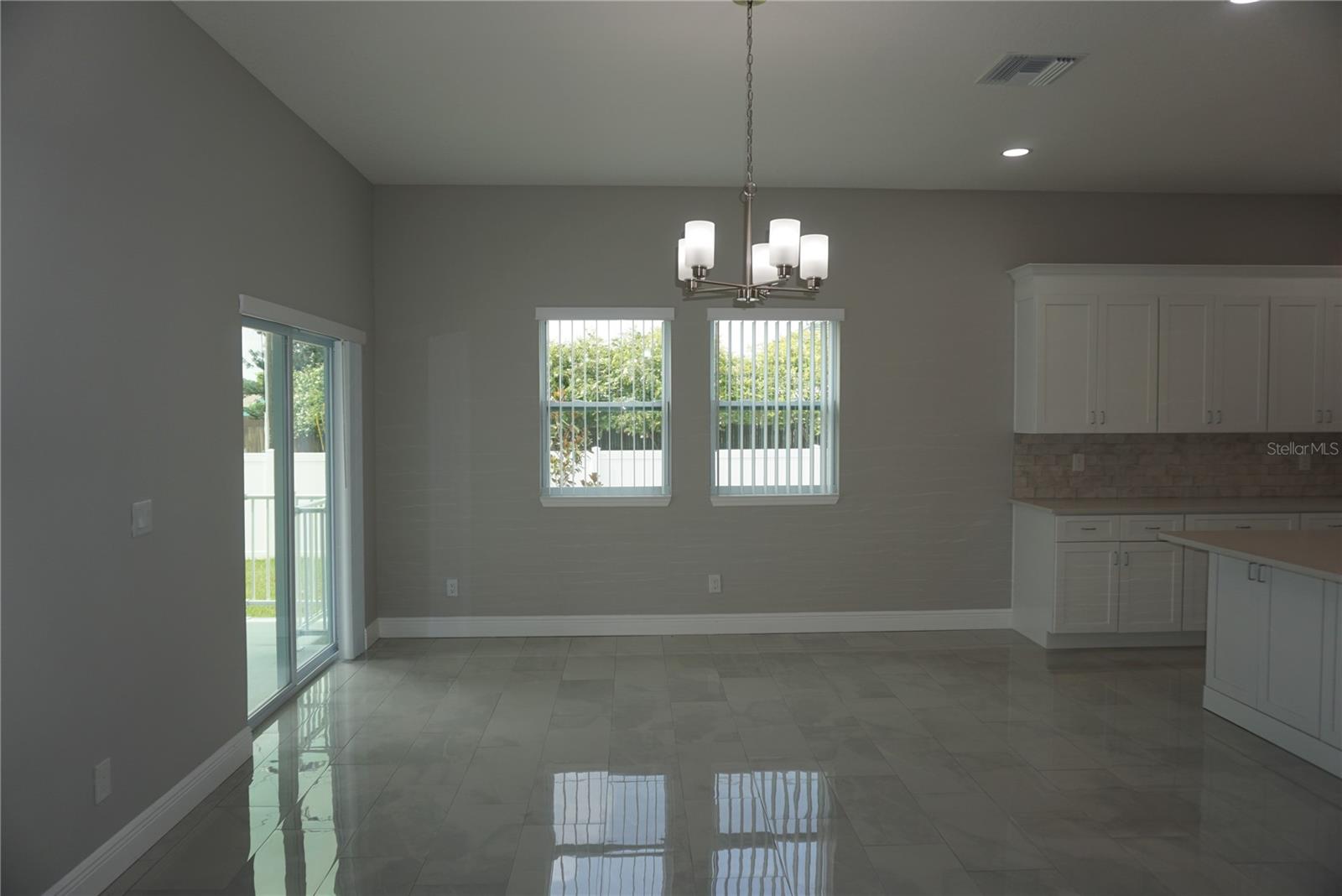 12572 TREE ST — photo 4