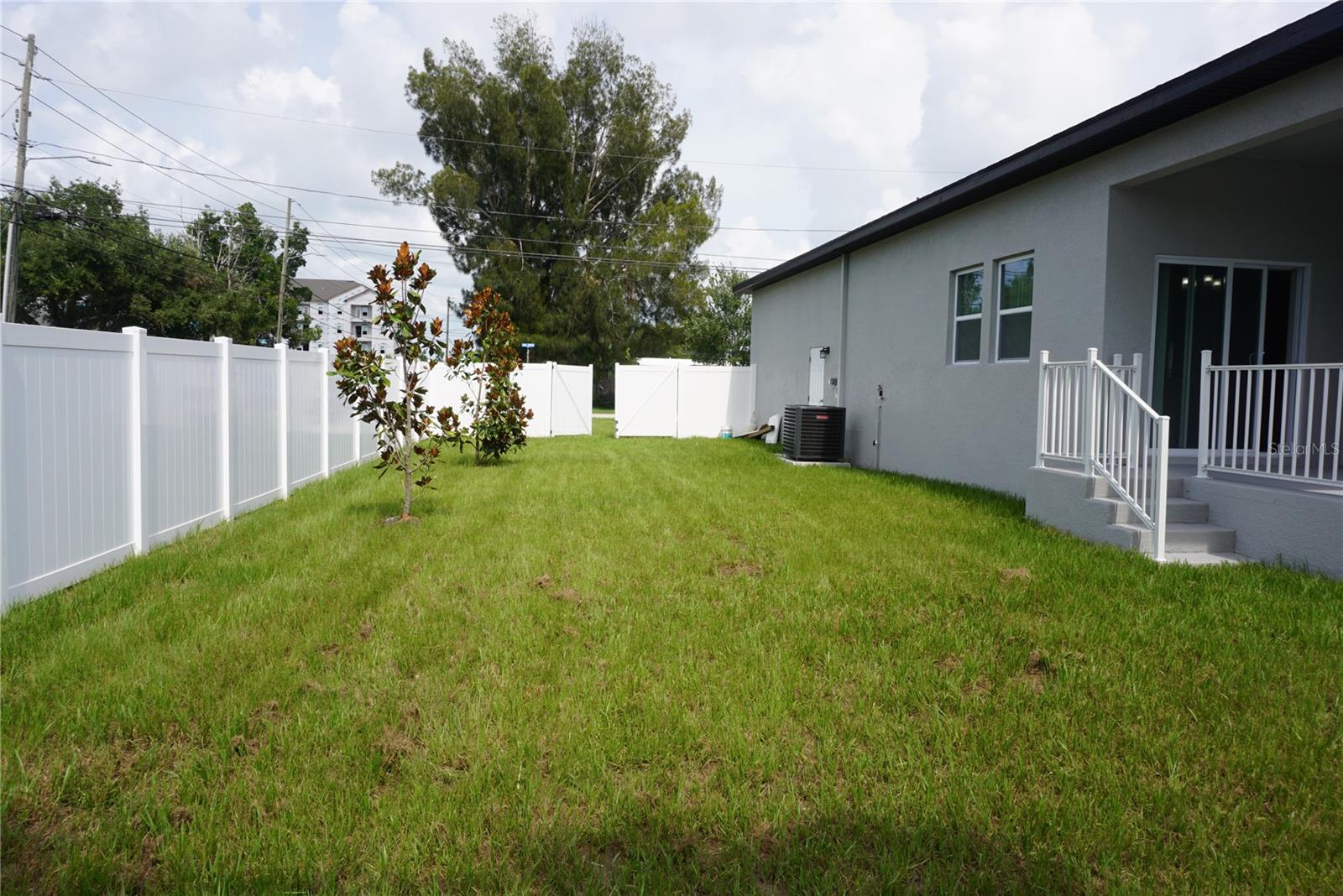 12572 TREE ST — photo 23
