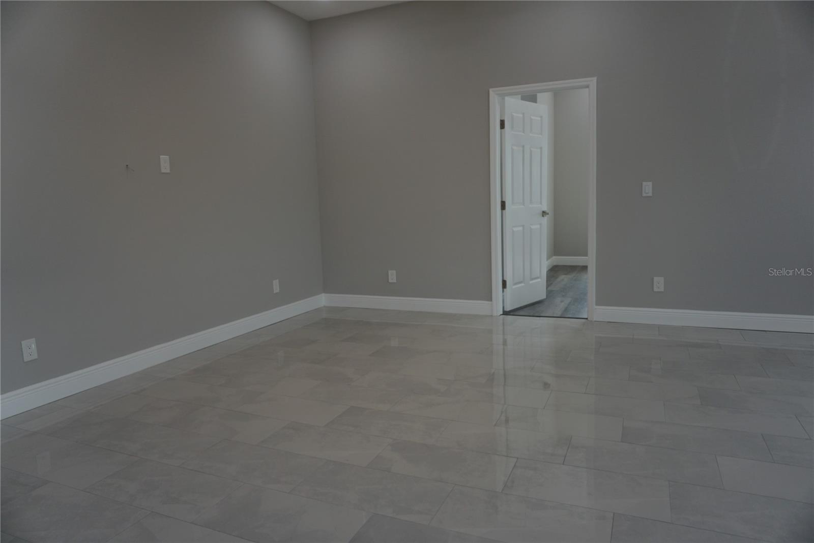 12572 TREE ST — photo 3