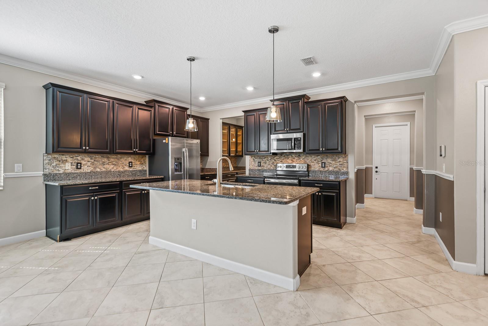 9650 IVORY DR — photo 2
