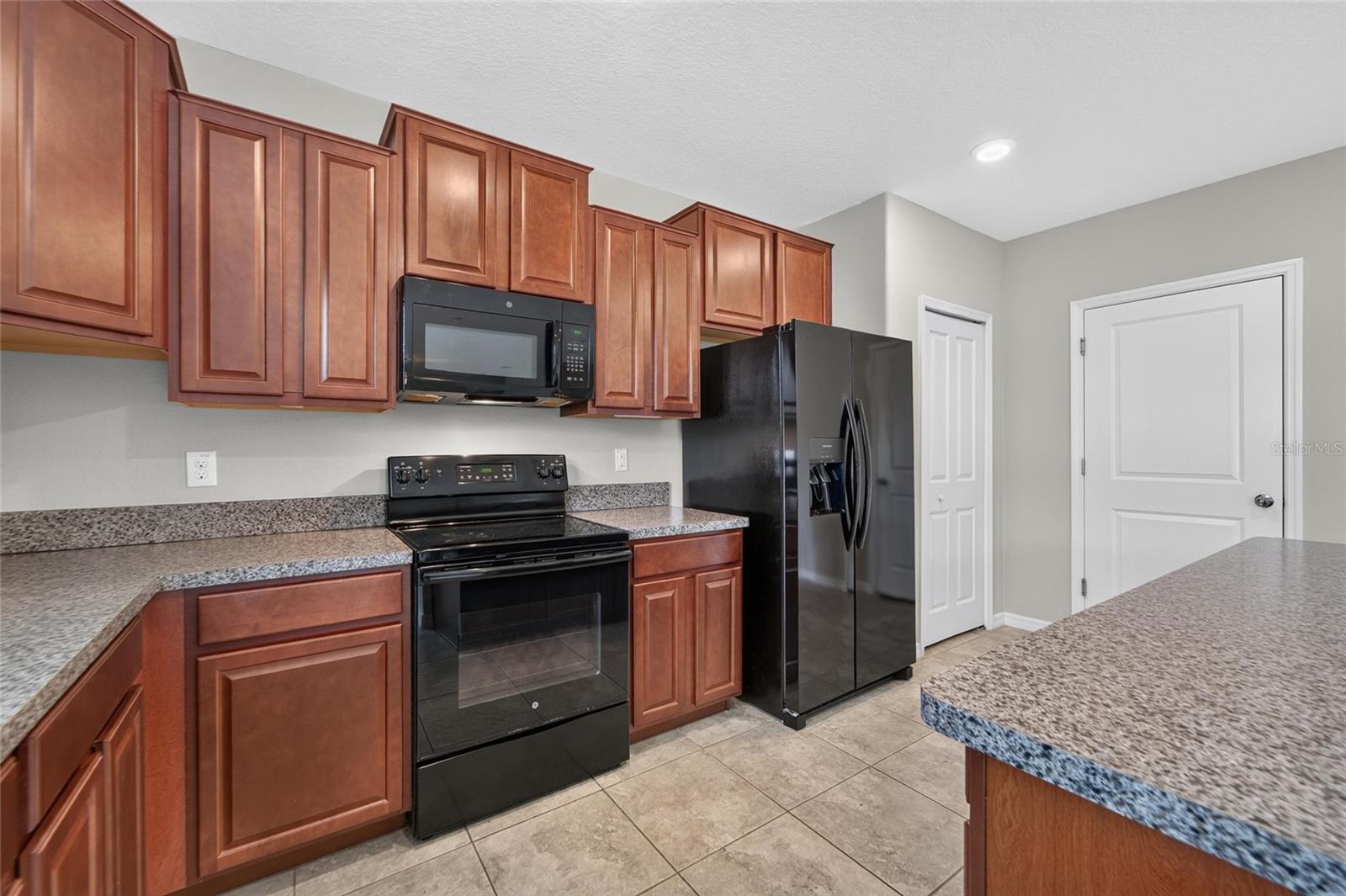 215 ENGLISH HERITAGE PL — photo 32
