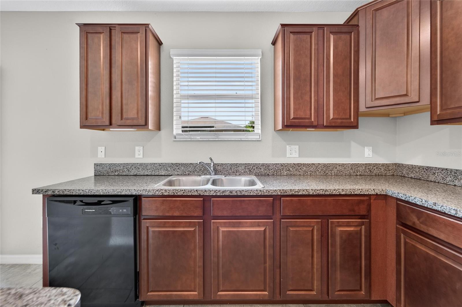 215 ENGLISH HERITAGE PL — photo 34