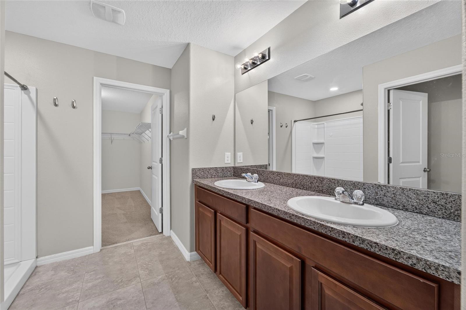 215 ENGLISH HERITAGE PL — photo 4