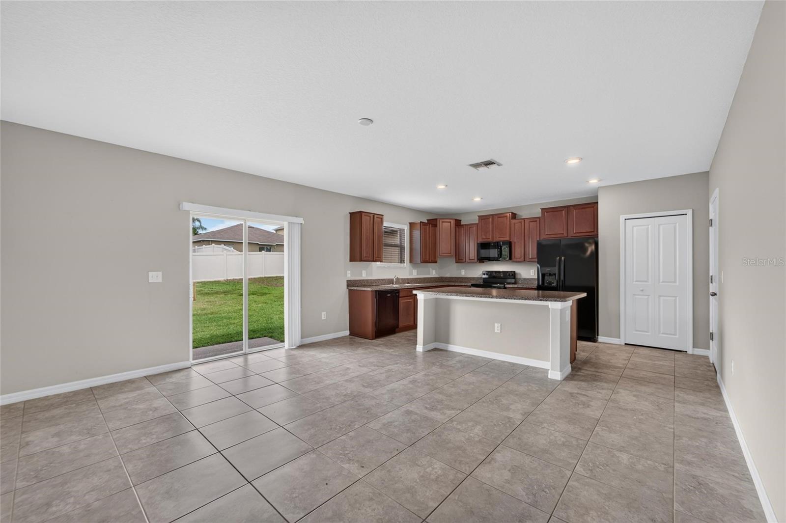 215 ENGLISH HERITAGE PL — photo 29