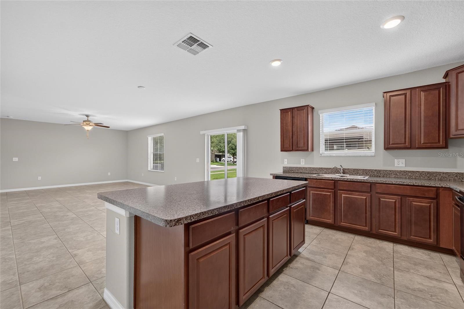 215 ENGLISH HERITAGE PL — photo 33