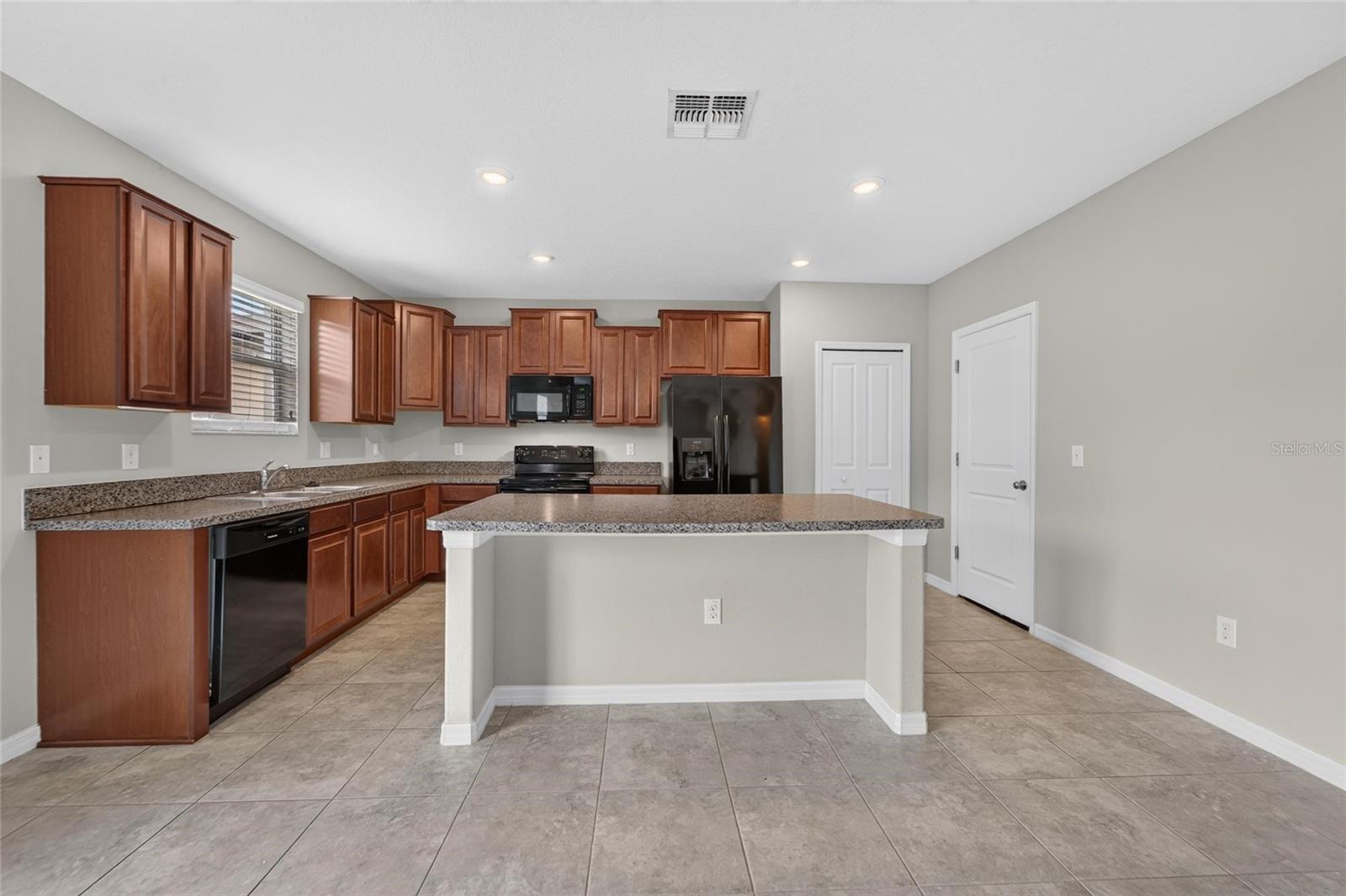 215 ENGLISH HERITAGE PL — photo 30