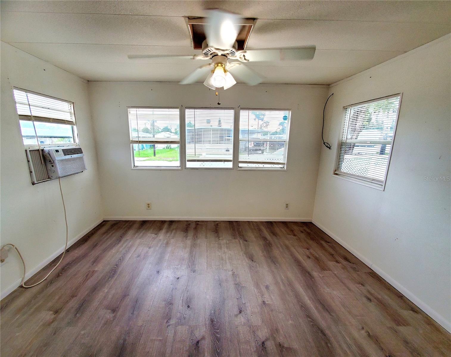 1908 SHADY COVE DR — photo 13