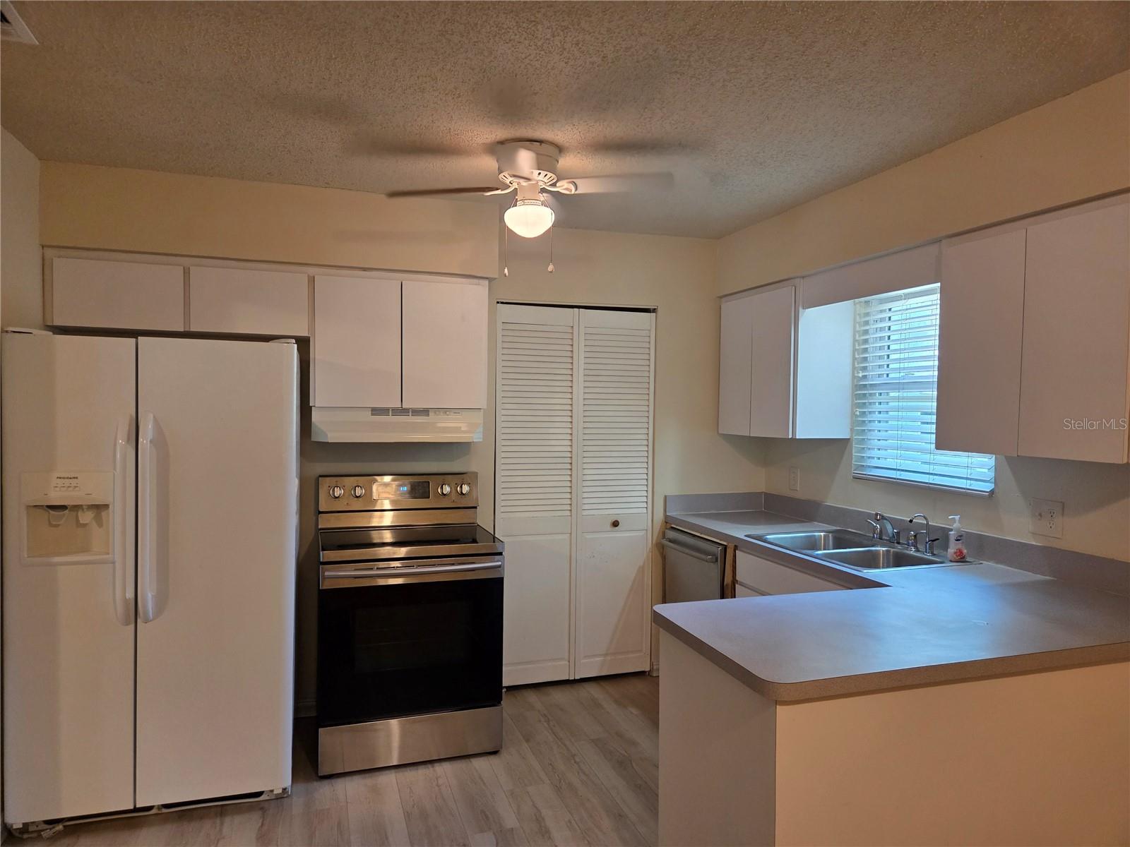 5809 J G ROGERS LN — photo 12