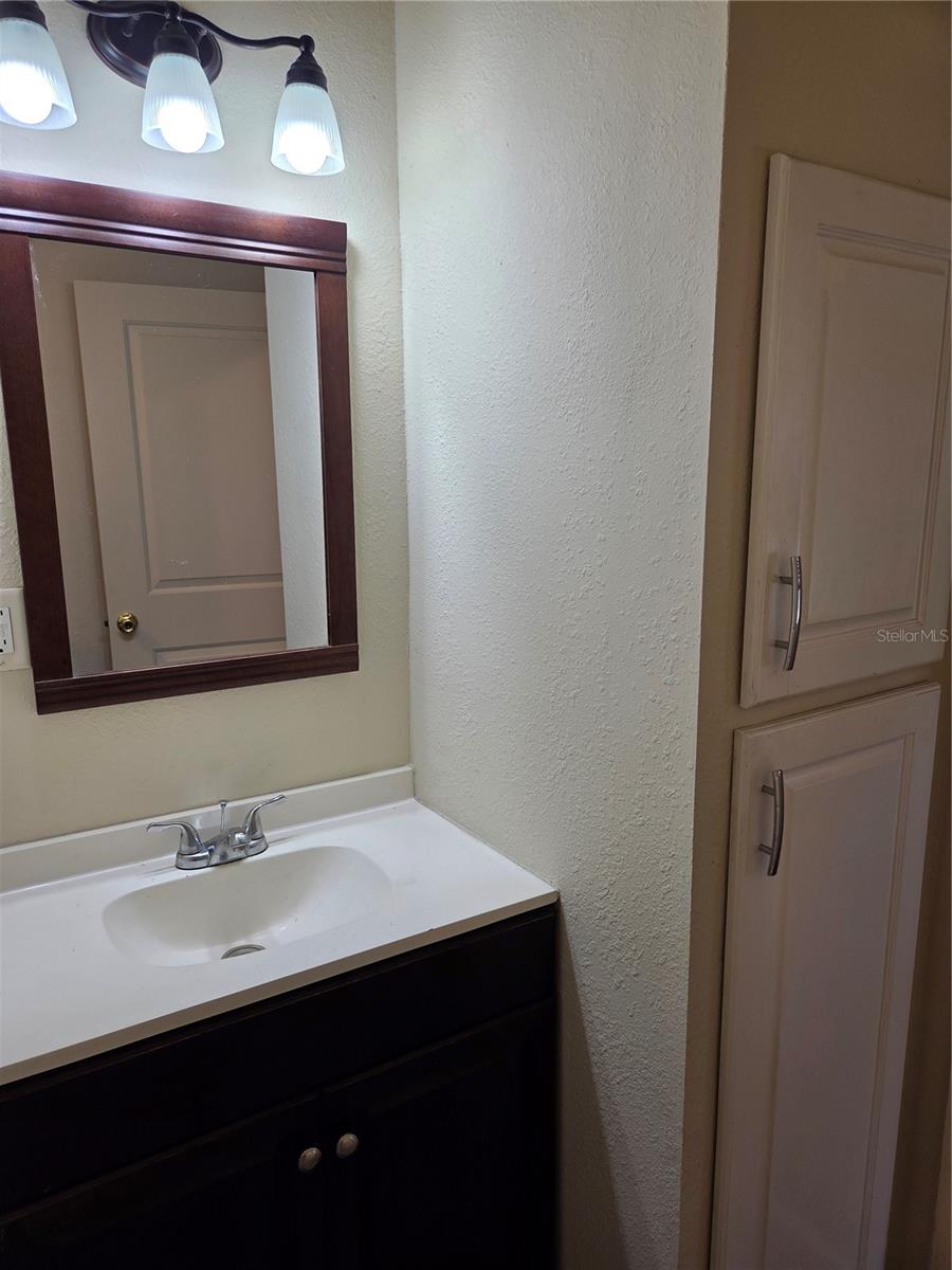 5809 J G ROGERS LN — photo 3