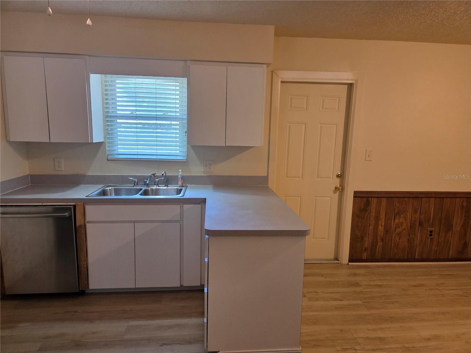 5809 J G ROGERS LN — photo 11