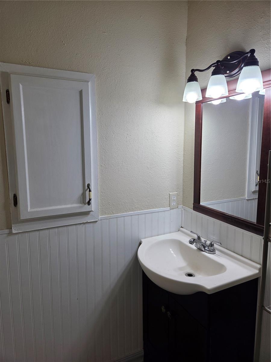 5809 J G ROGERS LN — photo 8