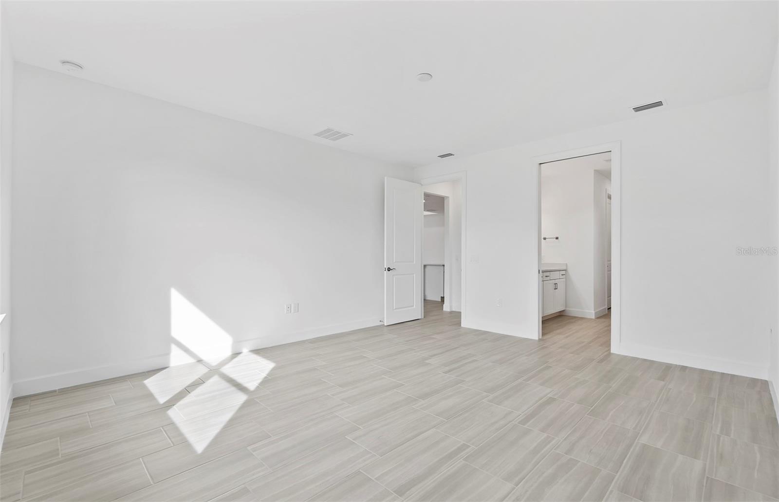 1565 RIDGEMORE ST — photo 15