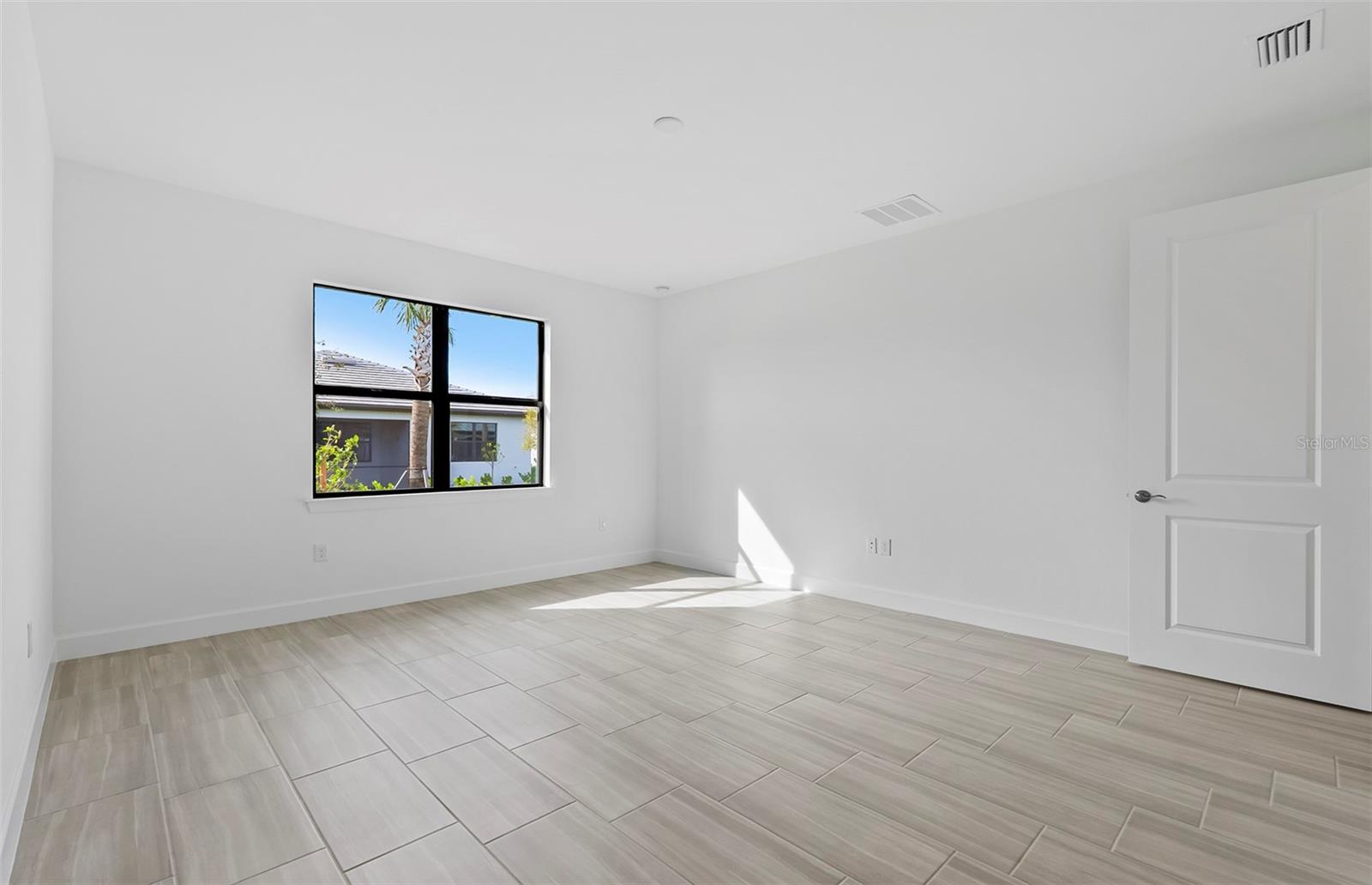 1565 RIDGEMORE ST — photo 4