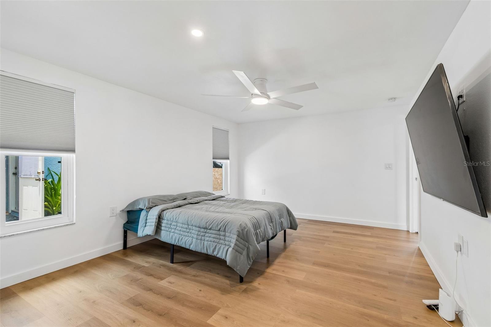 1166 CHANCELLOR DR — photo 34