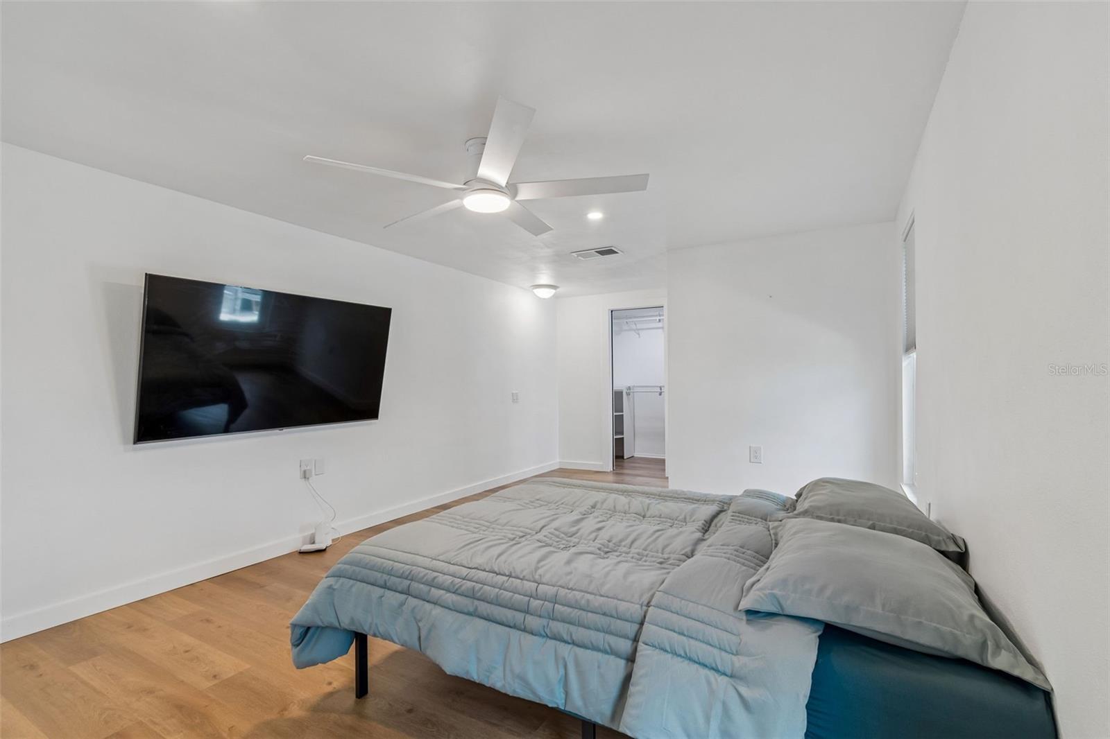 1166 CHANCELLOR DR — photo 32