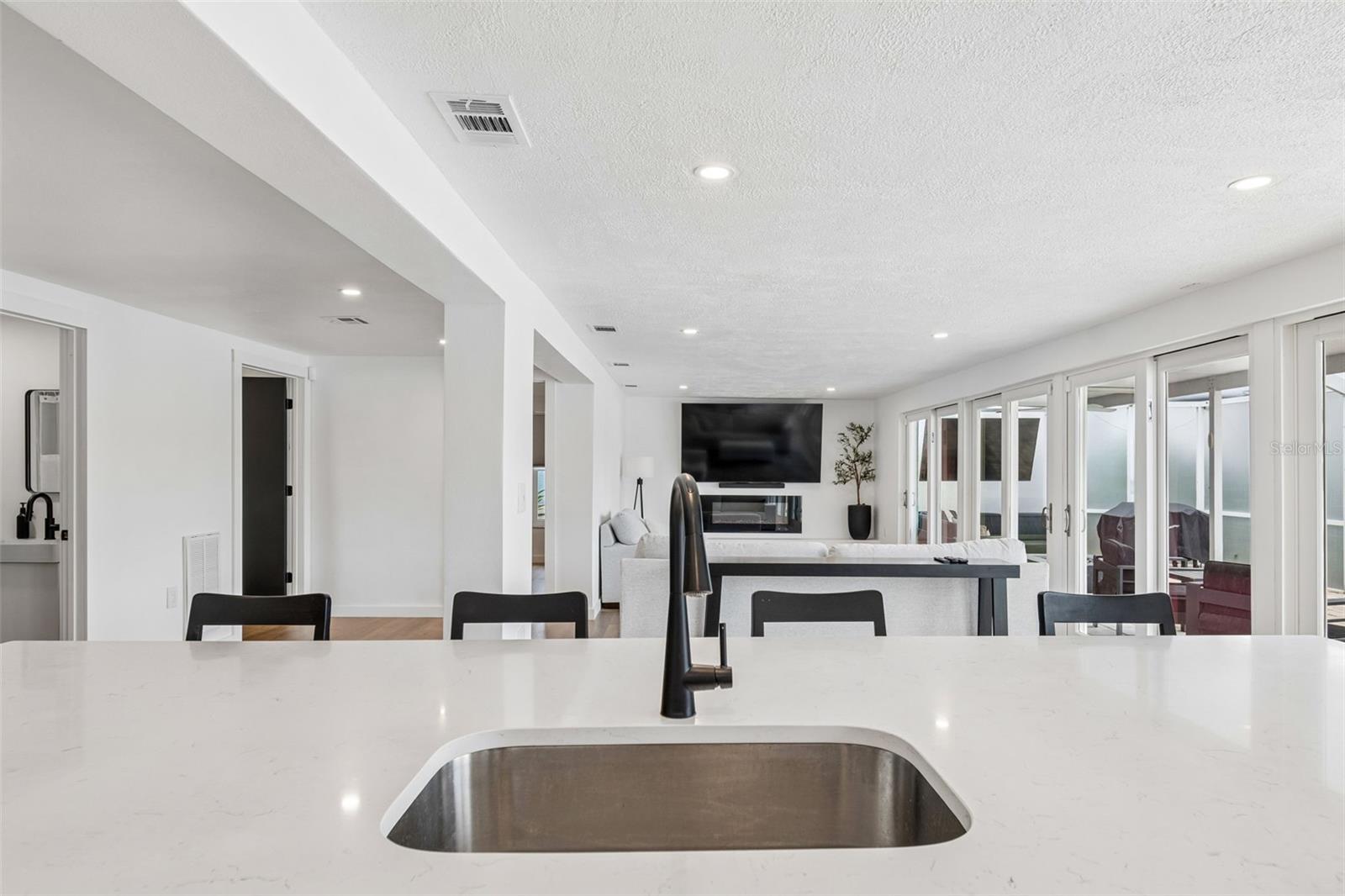 1166 CHANCELLOR DR — photo 11