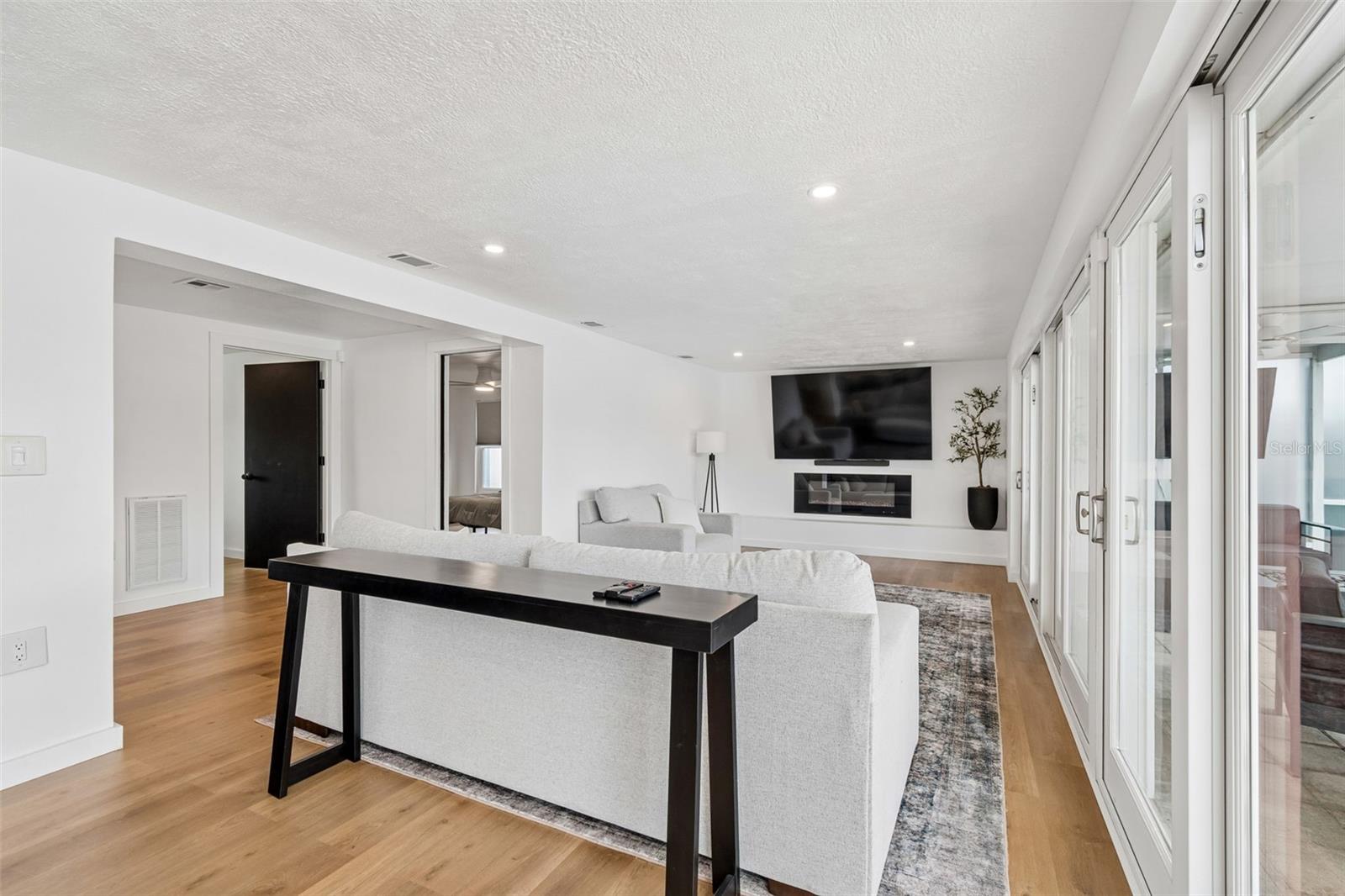 1166 CHANCELLOR DR — photo 19