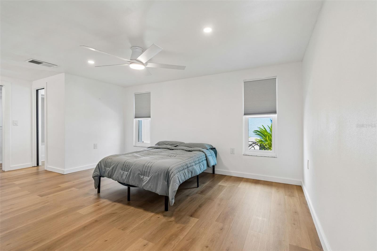1166 CHANCELLOR DR — photo 30