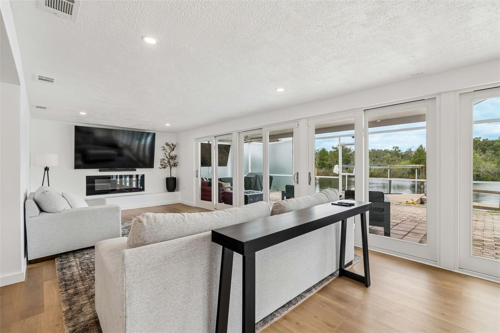 1166 CHANCELLOR DR — photo 20