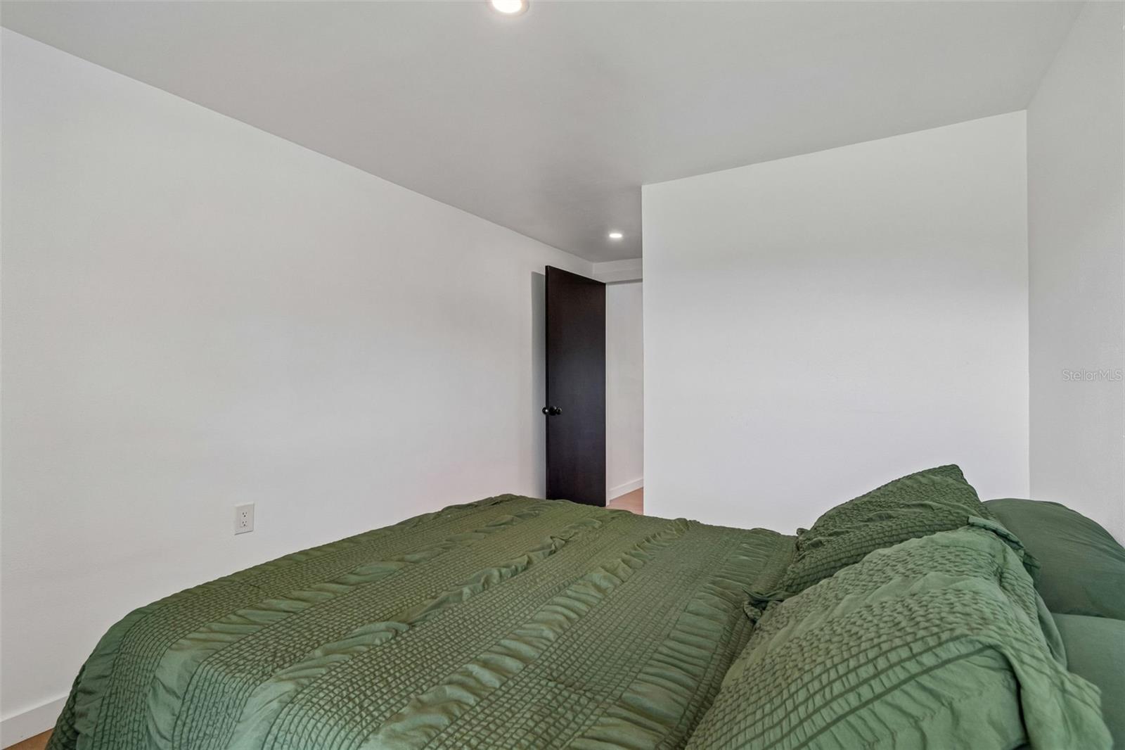 1166 CHANCELLOR DR — photo 44
