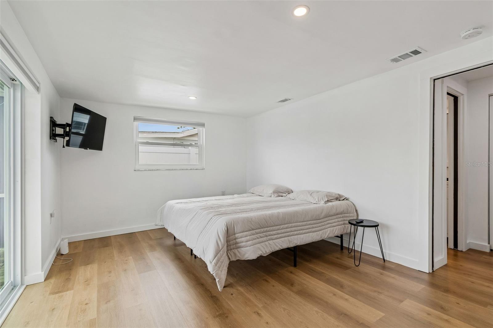 1166 CHANCELLOR DR — photo 51