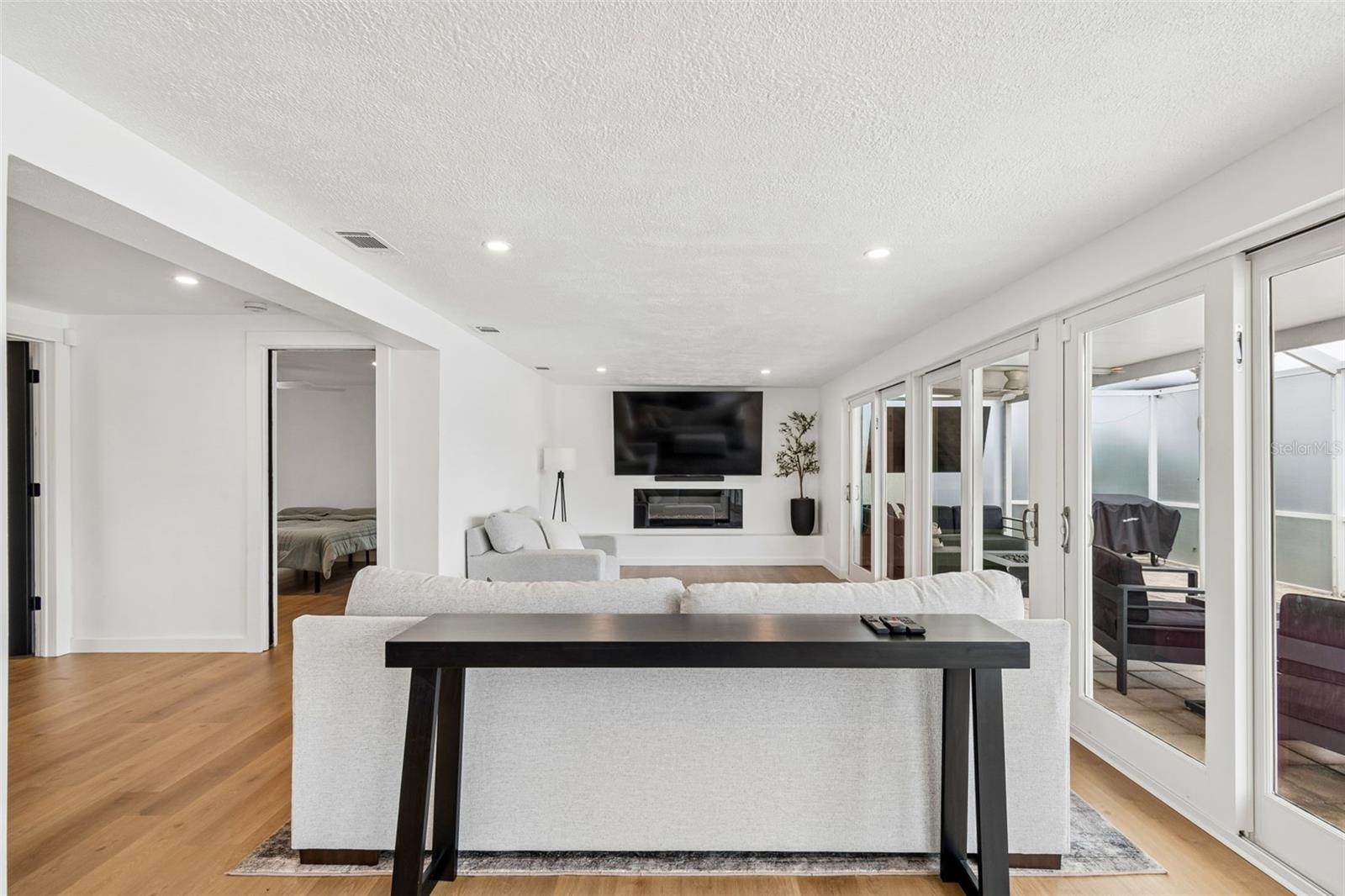 1166 CHANCELLOR DR — photo 18