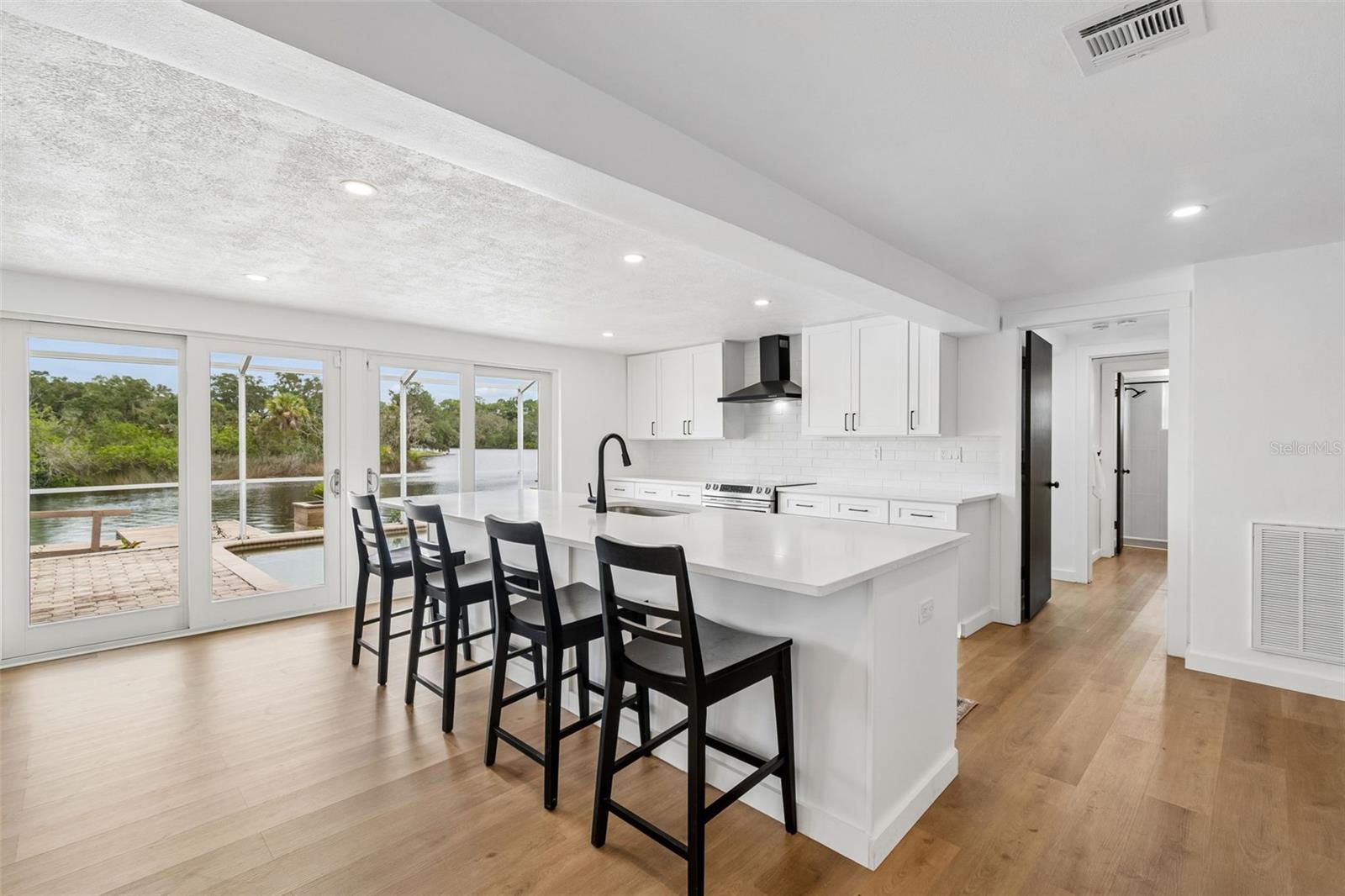 1166 CHANCELLOR DR — photo 16