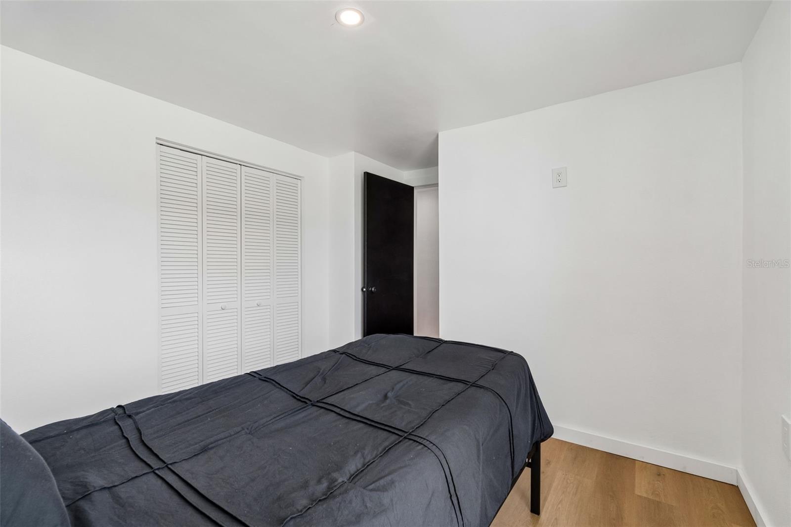 1166 CHANCELLOR DR — photo 28