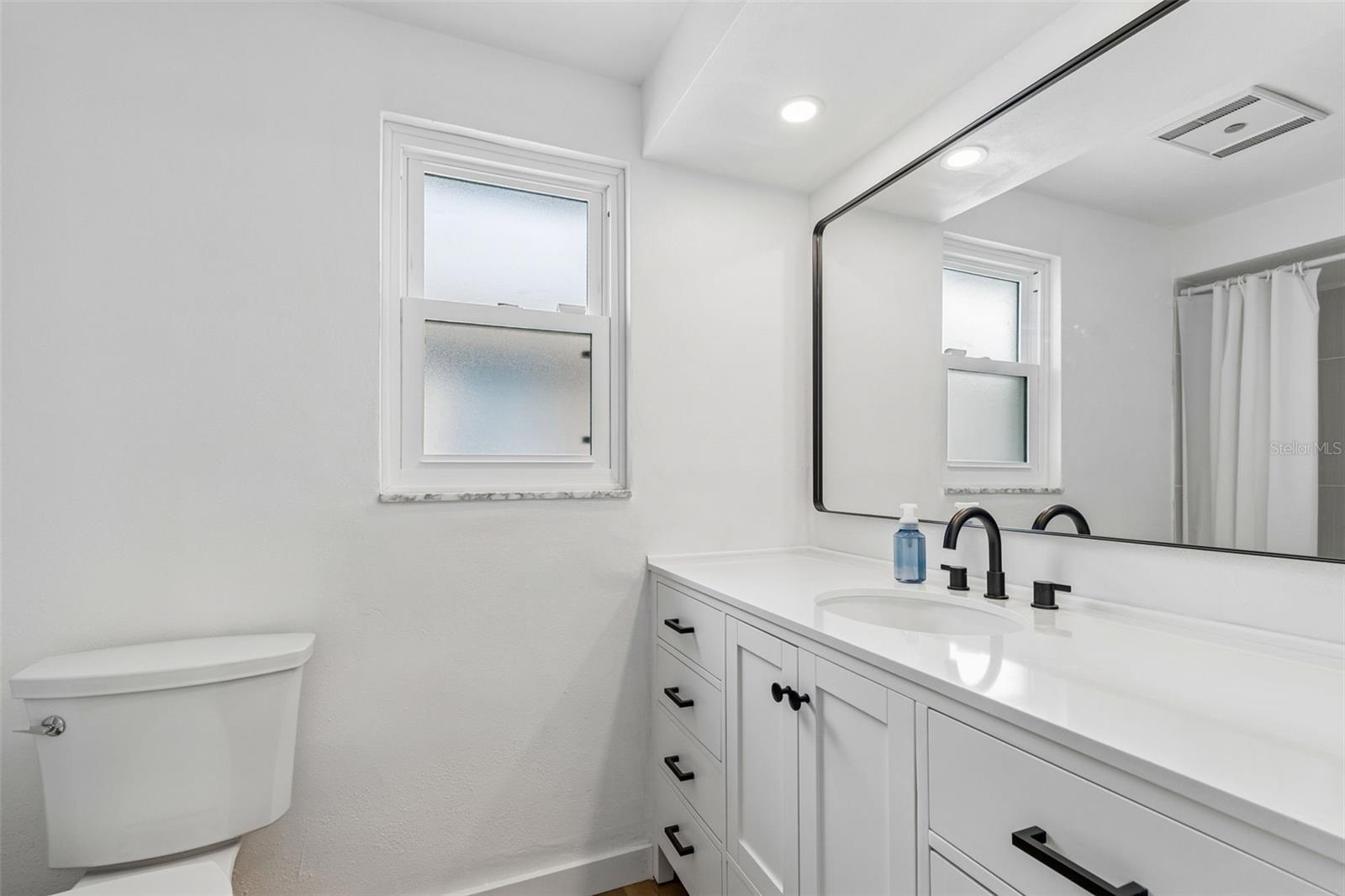 1166 CHANCELLOR DR — photo 37