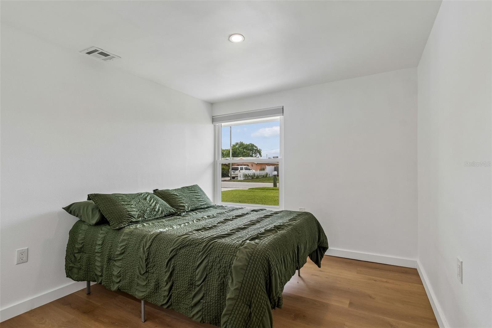 1166 CHANCELLOR DR — photo 41