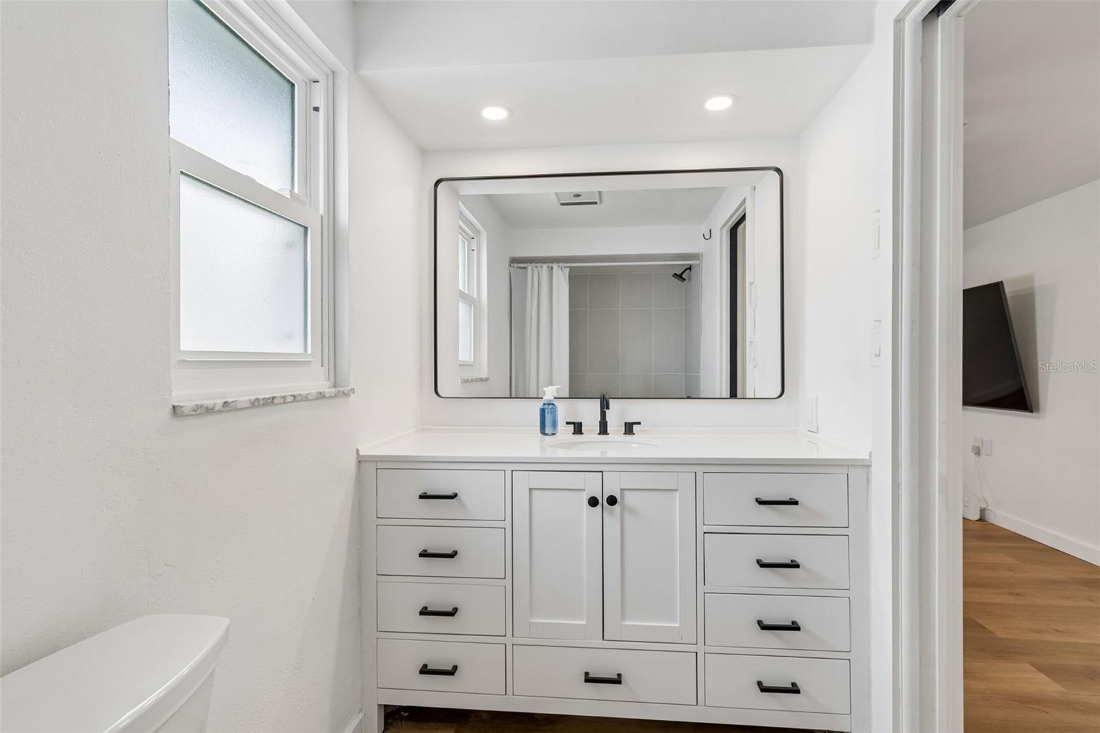 1166 CHANCELLOR DR — photo 38