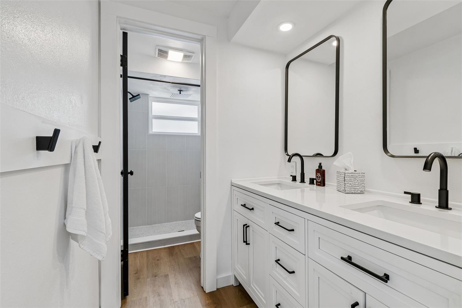 1166 CHANCELLOR DR — photo 58