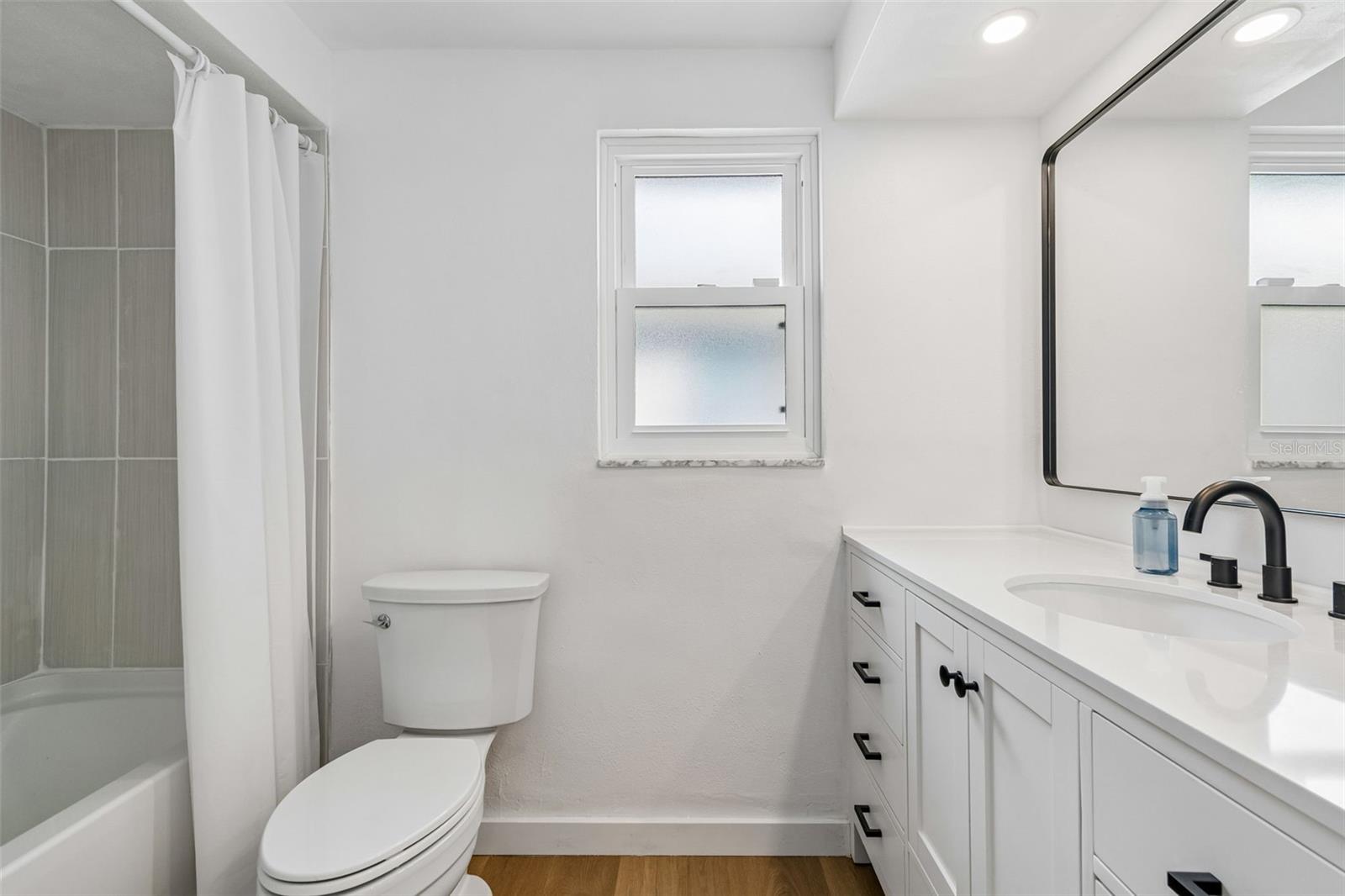 1166 CHANCELLOR DR — photo 36