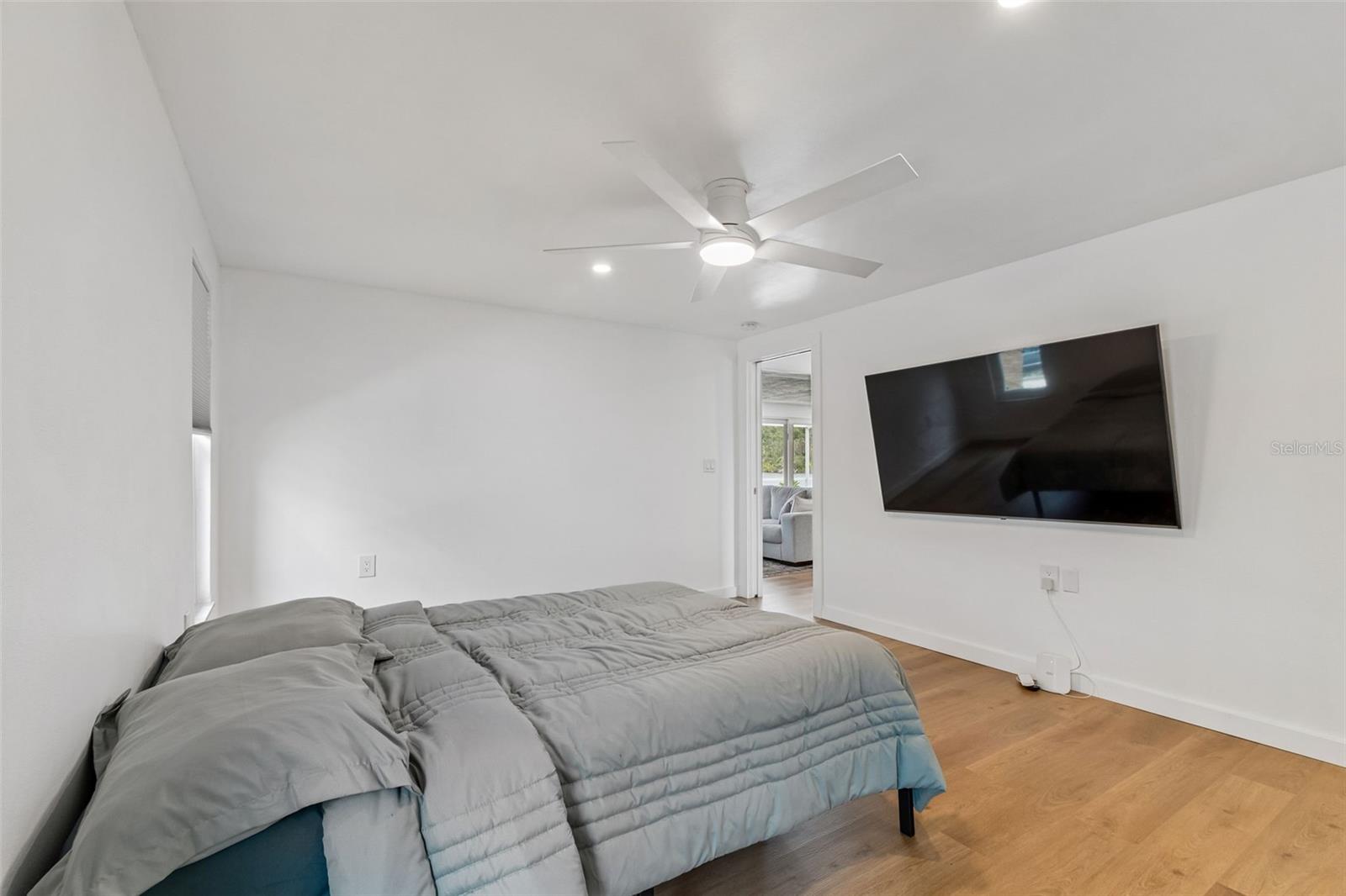 1166 CHANCELLOR DR — photo 33