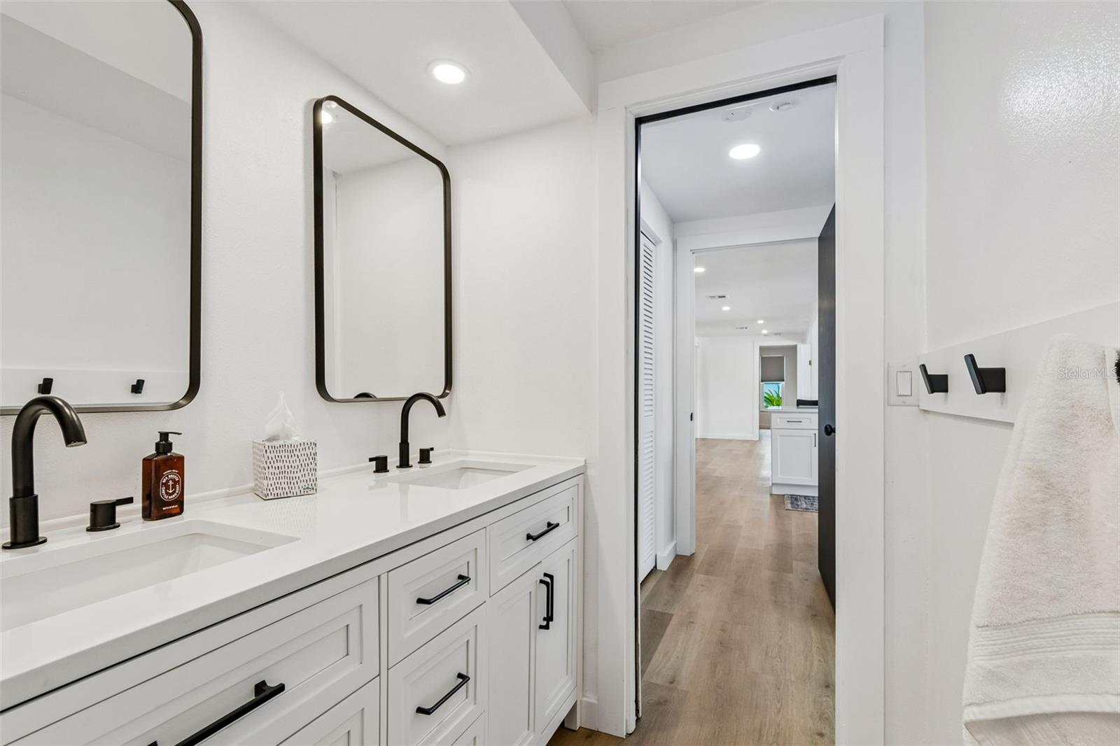 1166 CHANCELLOR DR — photo 60
