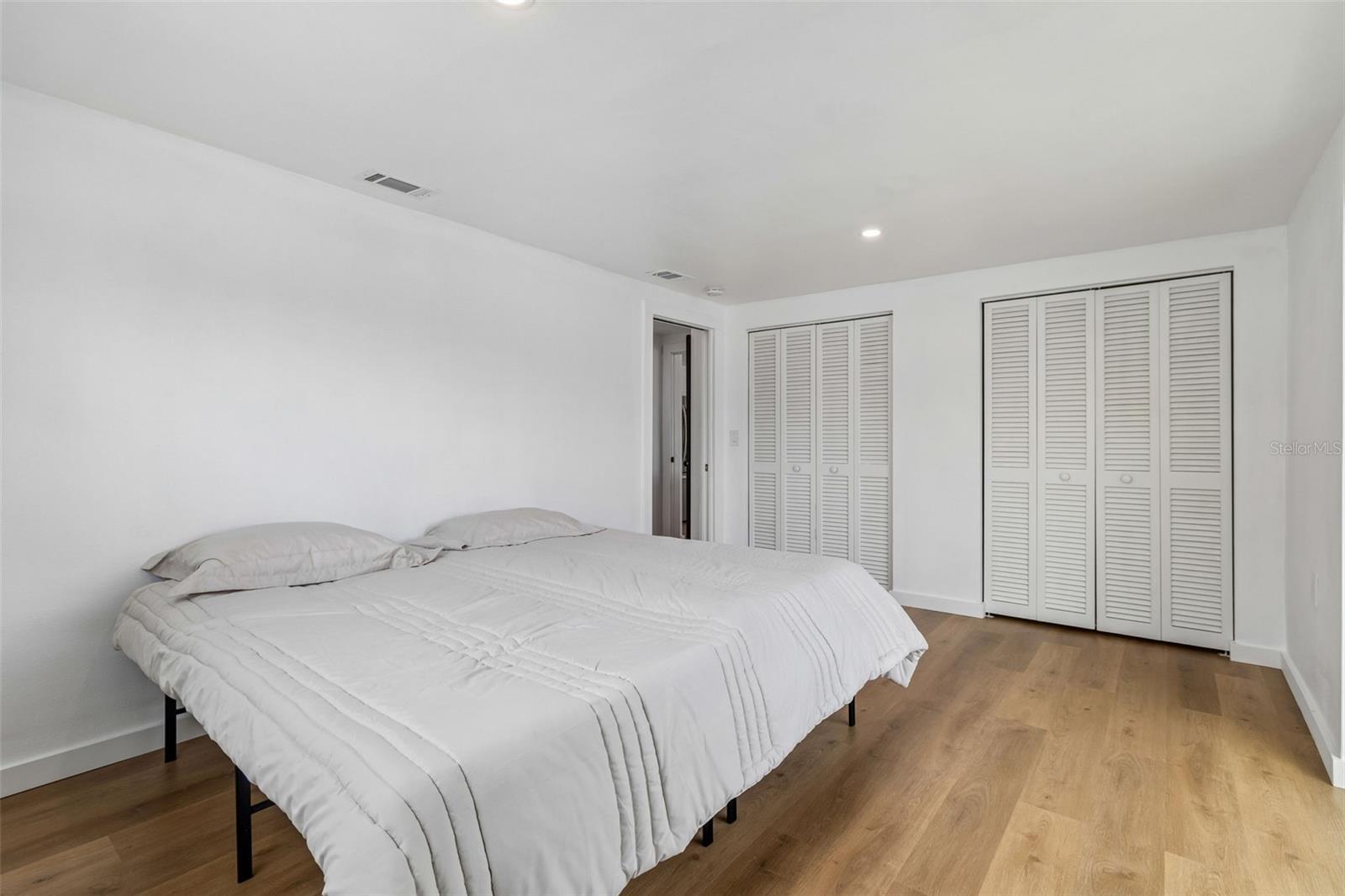 1166 CHANCELLOR DR — photo 52