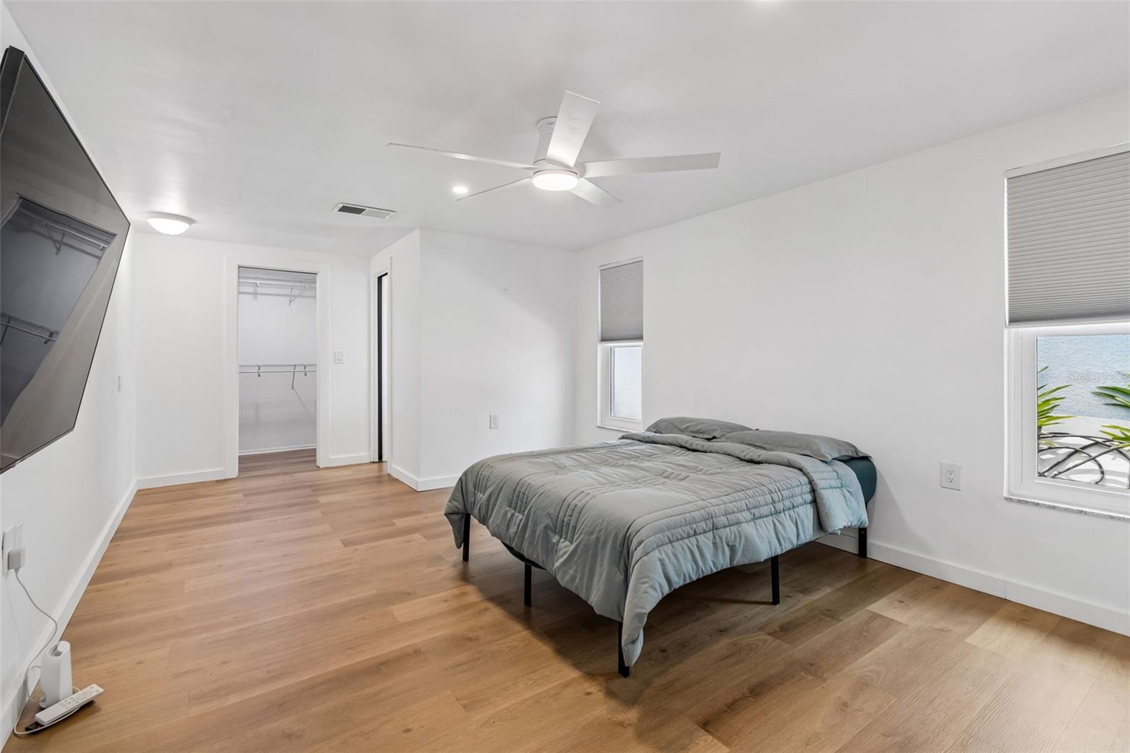 1166 CHANCELLOR DR — photo 31