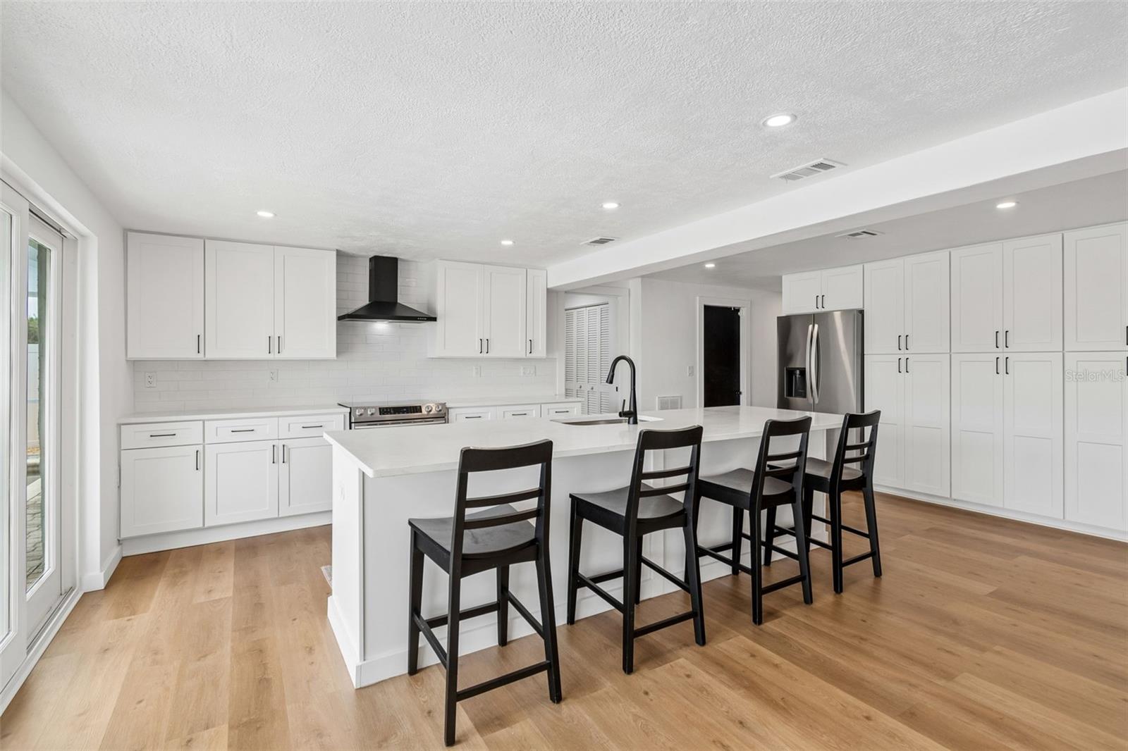 1166 CHANCELLOR DR — photo 14