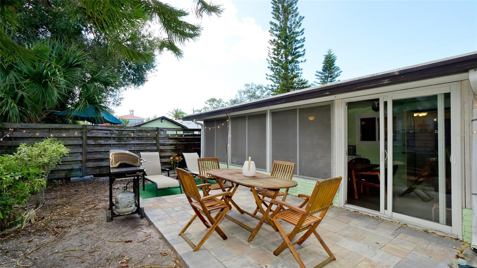 507 MADISON CT — photo 17