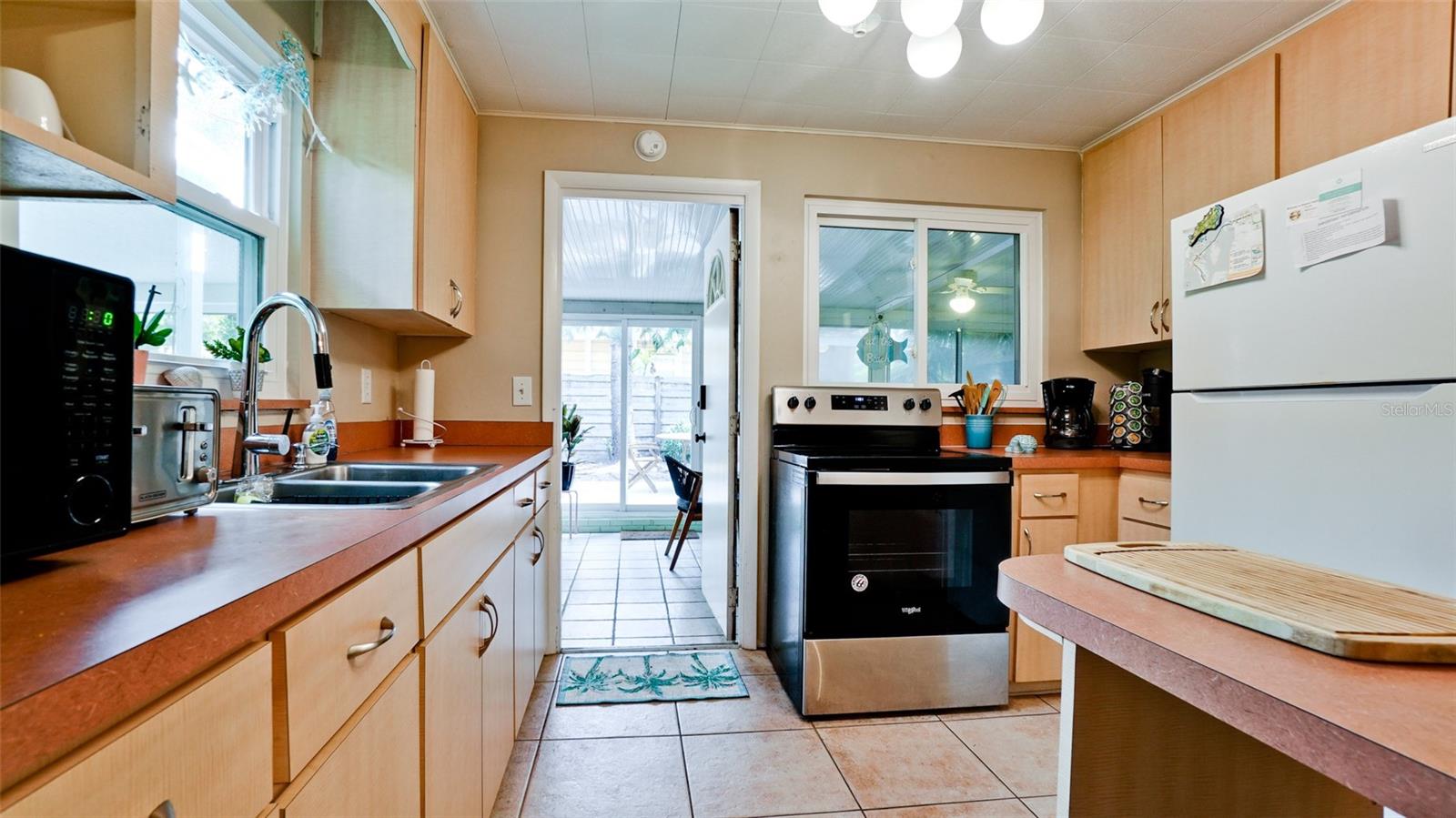507 MADISON CT — photo 9