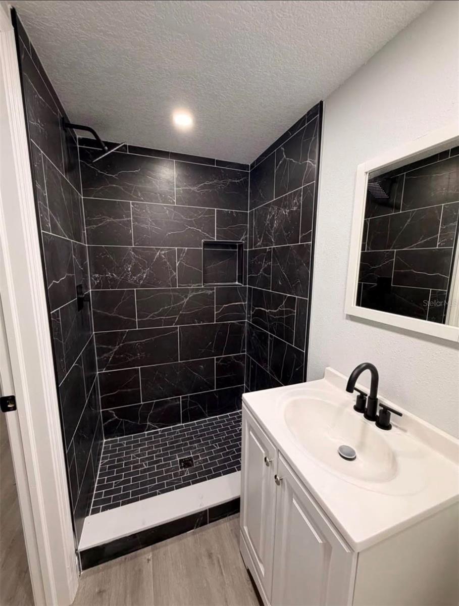 1905 ROSLYN AVE — photo 7
