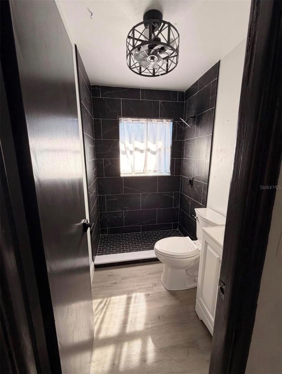 1905 ROSLYN AVE — photo 5