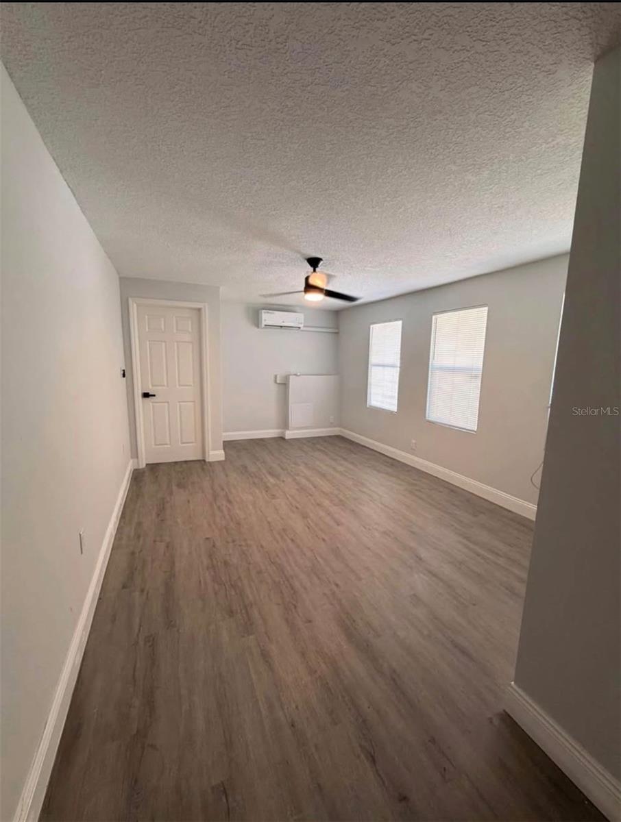 1905 ROSLYN AVE — photo 6