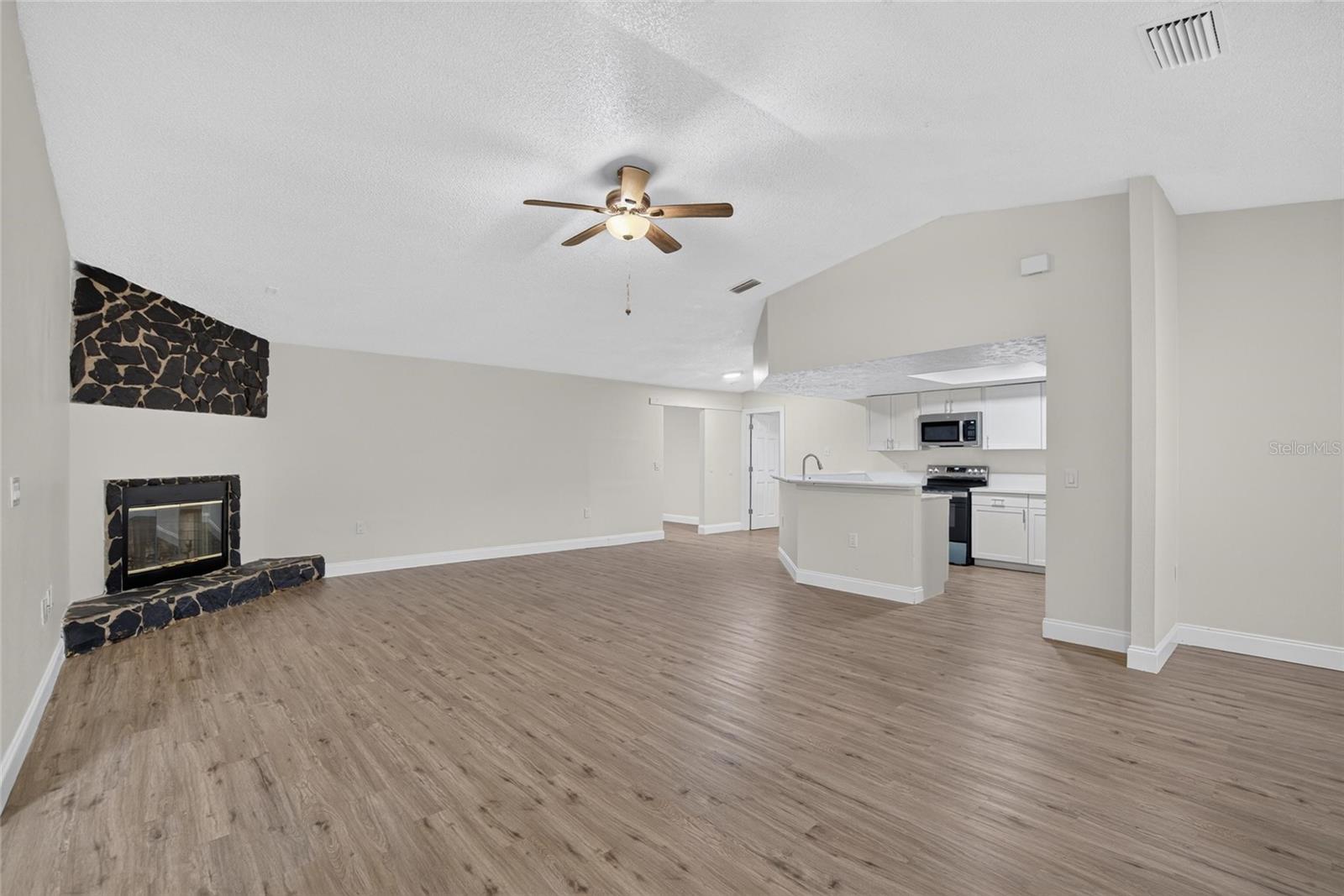 27526 GREEN WILLOW RUN — photo 7