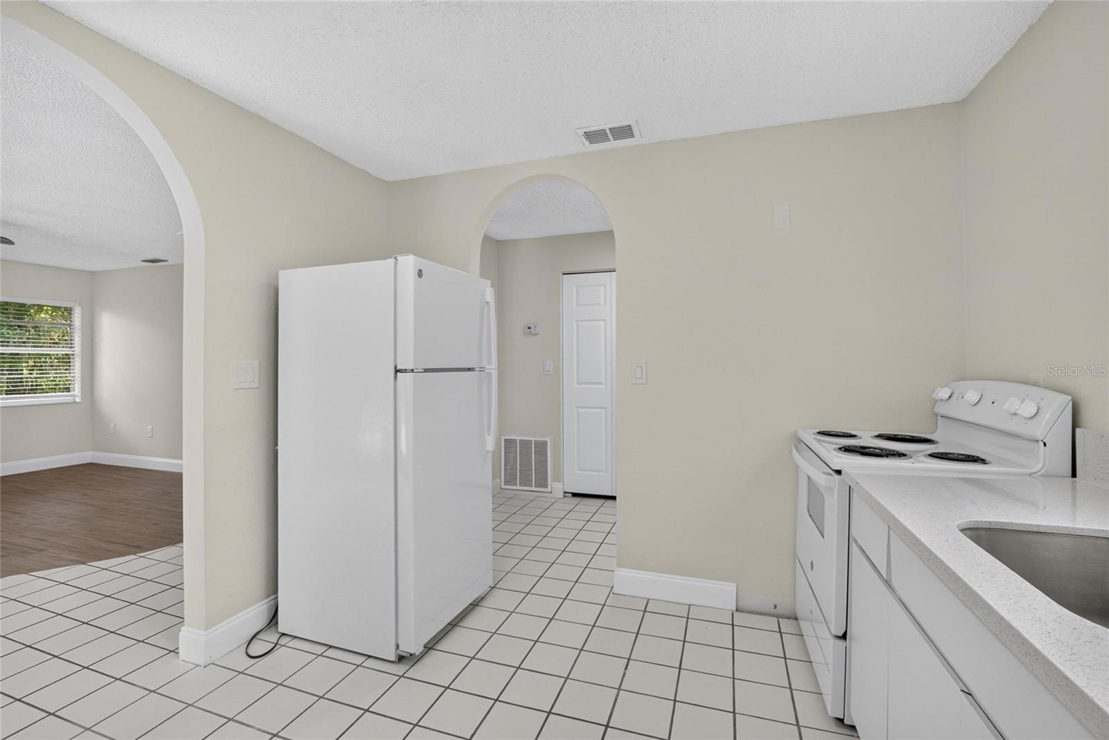 27526 GREEN WILLOW RUN — photo 59
