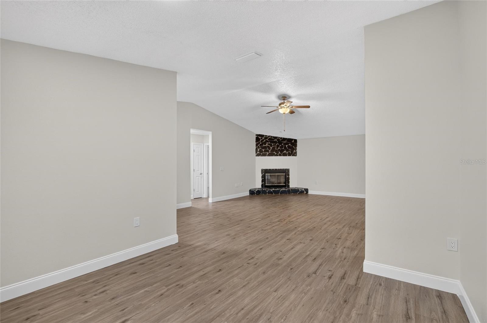 27526 GREEN WILLOW RUN — photo 11